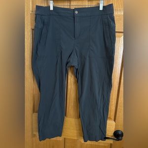 Athleta Size 16 Grey Trekkie Ripstop Cropped Hiking Capri Pants